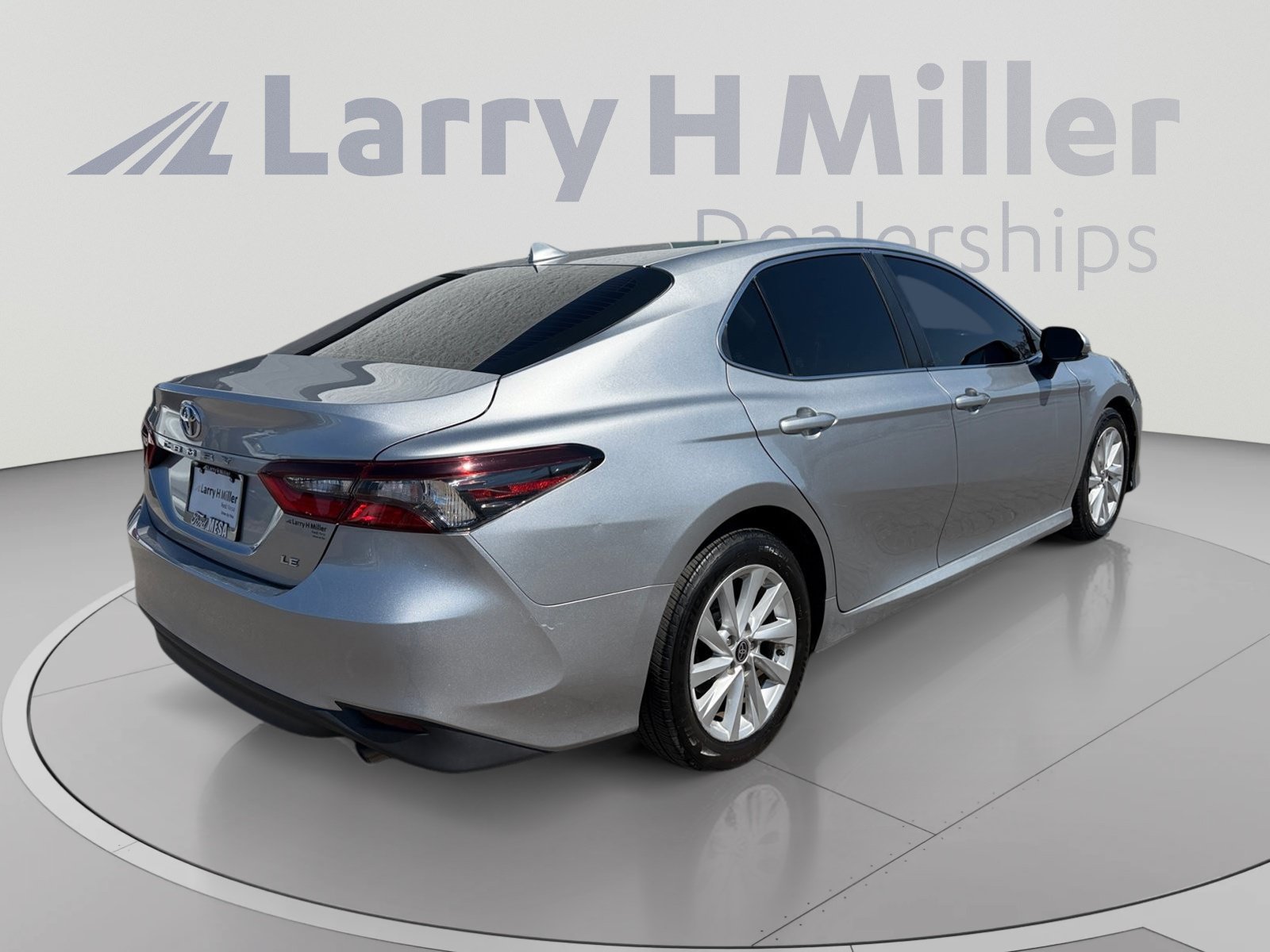 Used 2023 Toyota Camry LE FWD image 5
