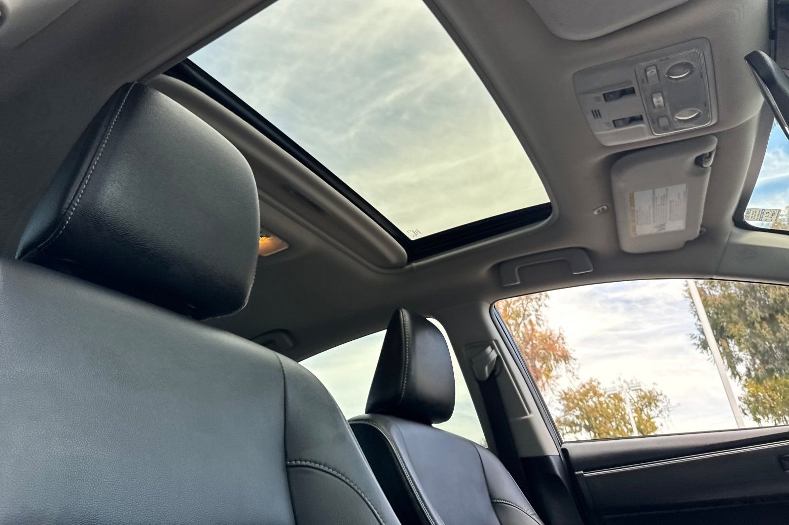 Used 2018 Toyota Corolla XLE image 20