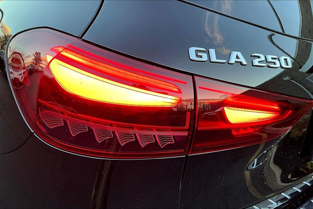 Used 2025 Mercedes-Benz GLA 250 4MATIC image 32