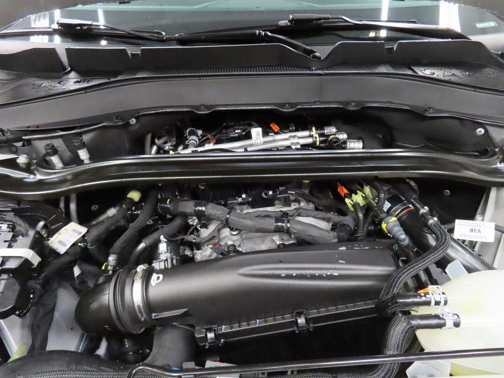 Used 2025 Ford Explorer Platinum image 27