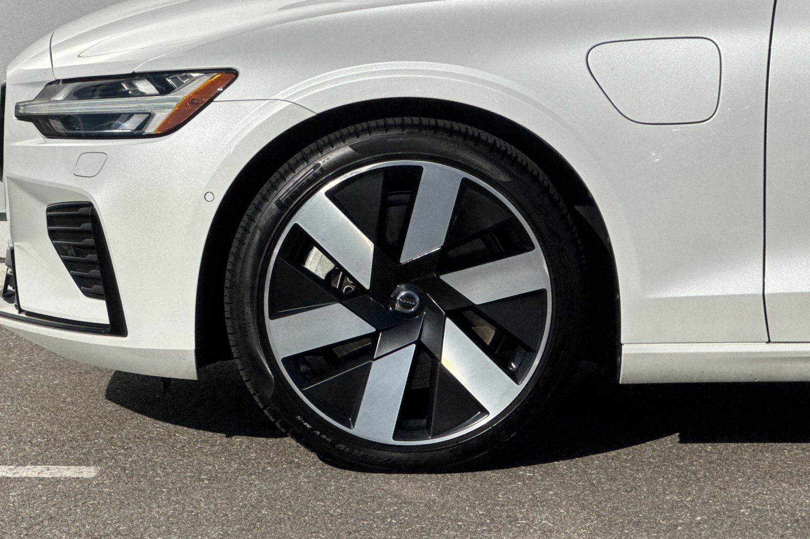 Used 2023 Volvo S60 T8 Plus w/ Climate Package image 32