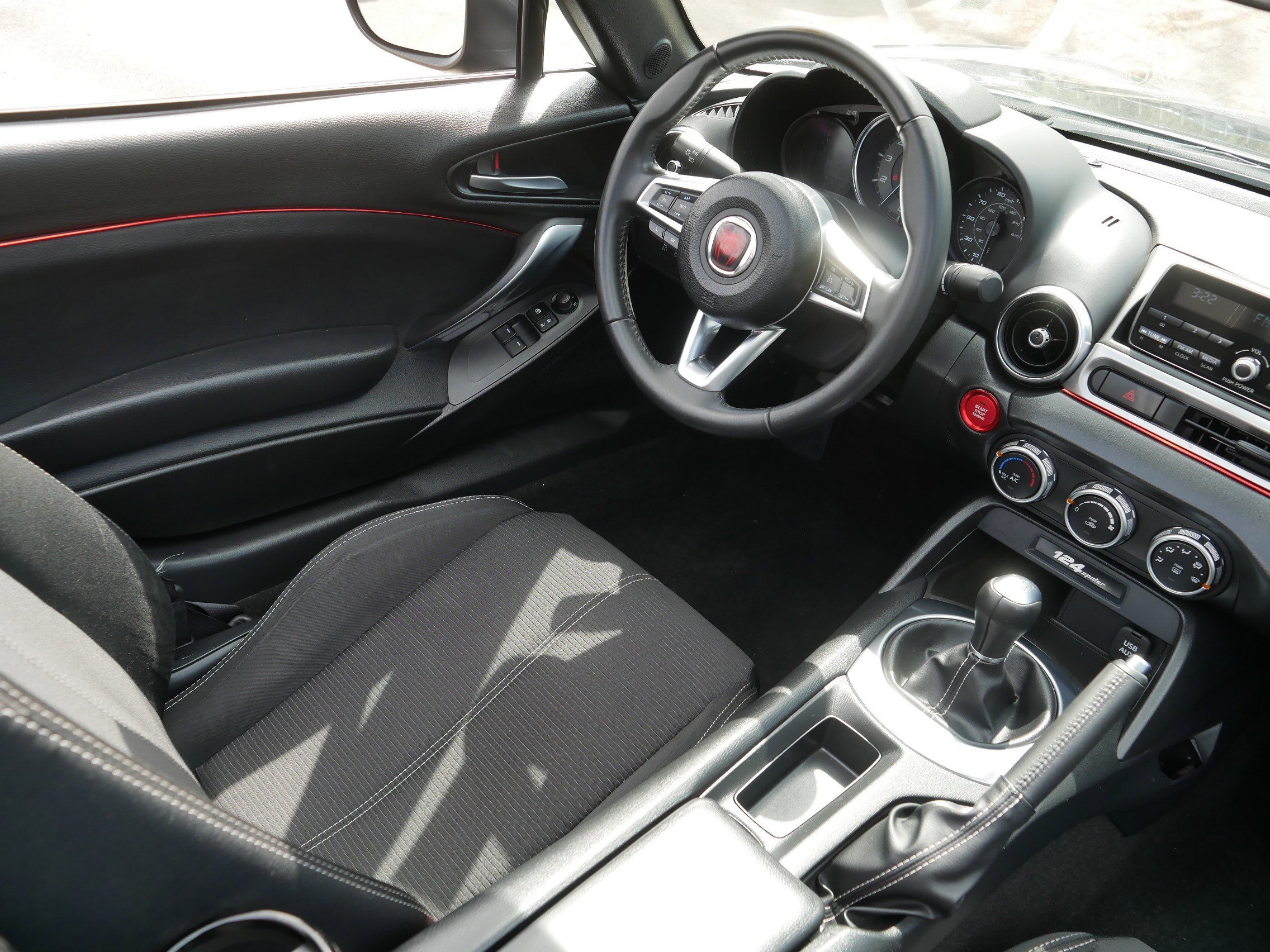 Used 2017 FIAT 124 Spider Classica RWD image 9