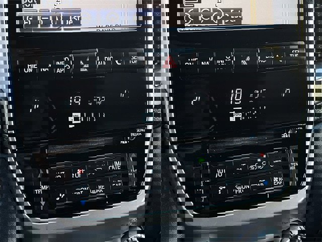 Used 2017 Toyota Land Cruiser image 19