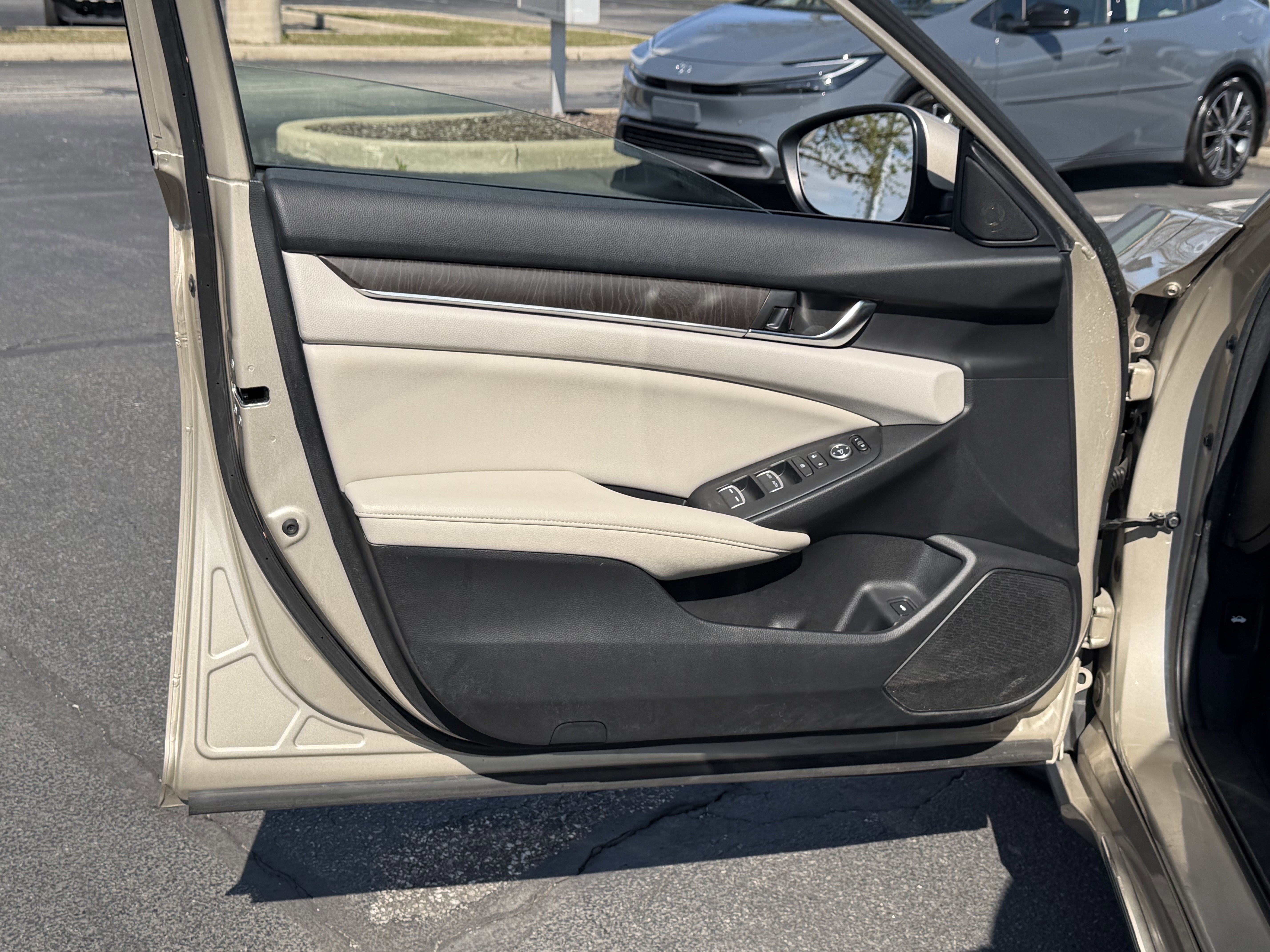 Used 2019 Honda Accord EX image 21