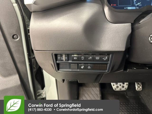 Used 2025 Toyota Tundra Platinum image 33