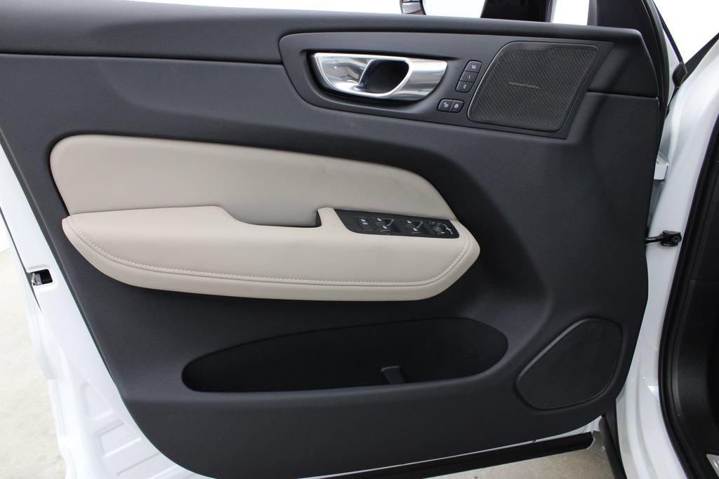 New 2026 Volvo XC60 B5 Plus w/ Protection Package Premier AWD/4WD image 17