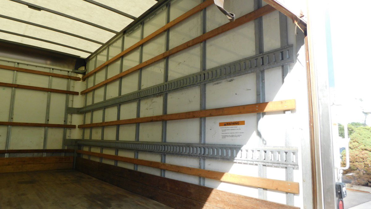 Used 2020 Isuzu NPR image 37