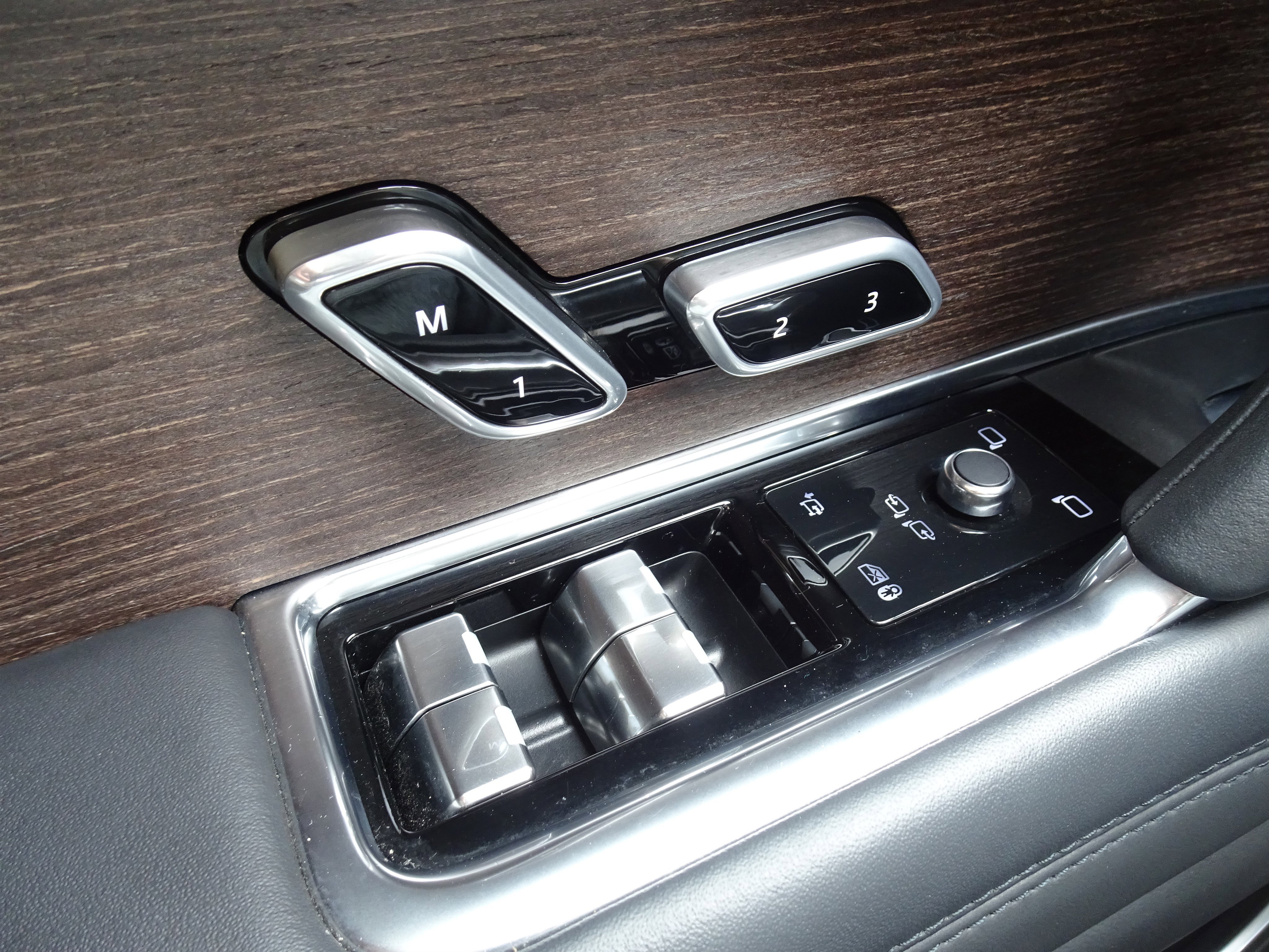 Certified 2023 Land Rover Range Rover SE image 26