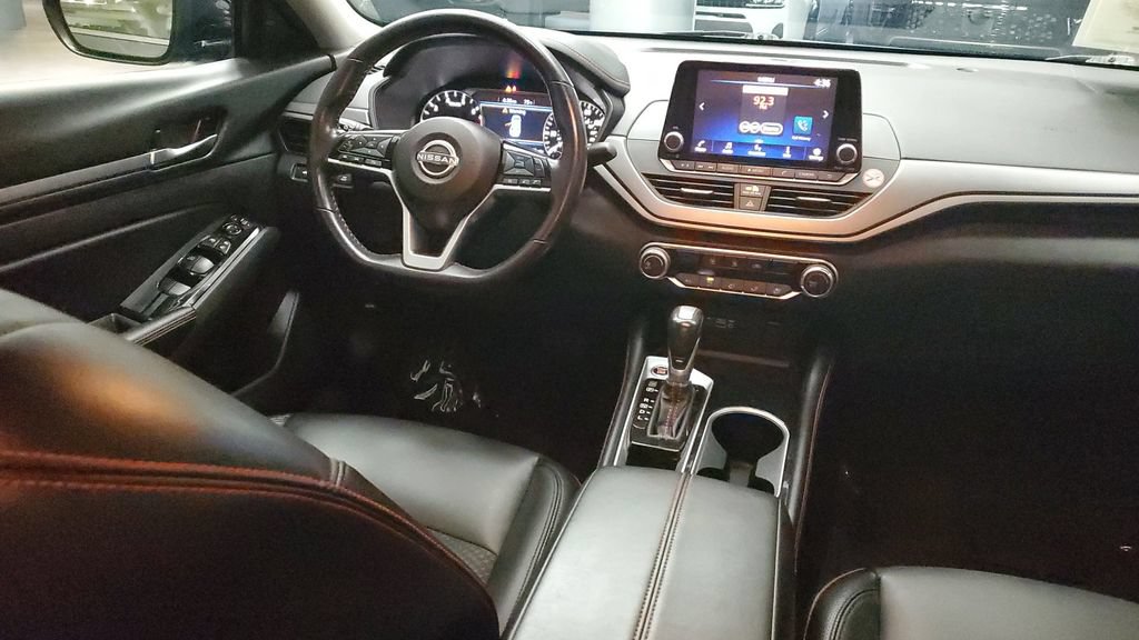Used 2024 Nissan Altima 2.5 SR FWD image 12