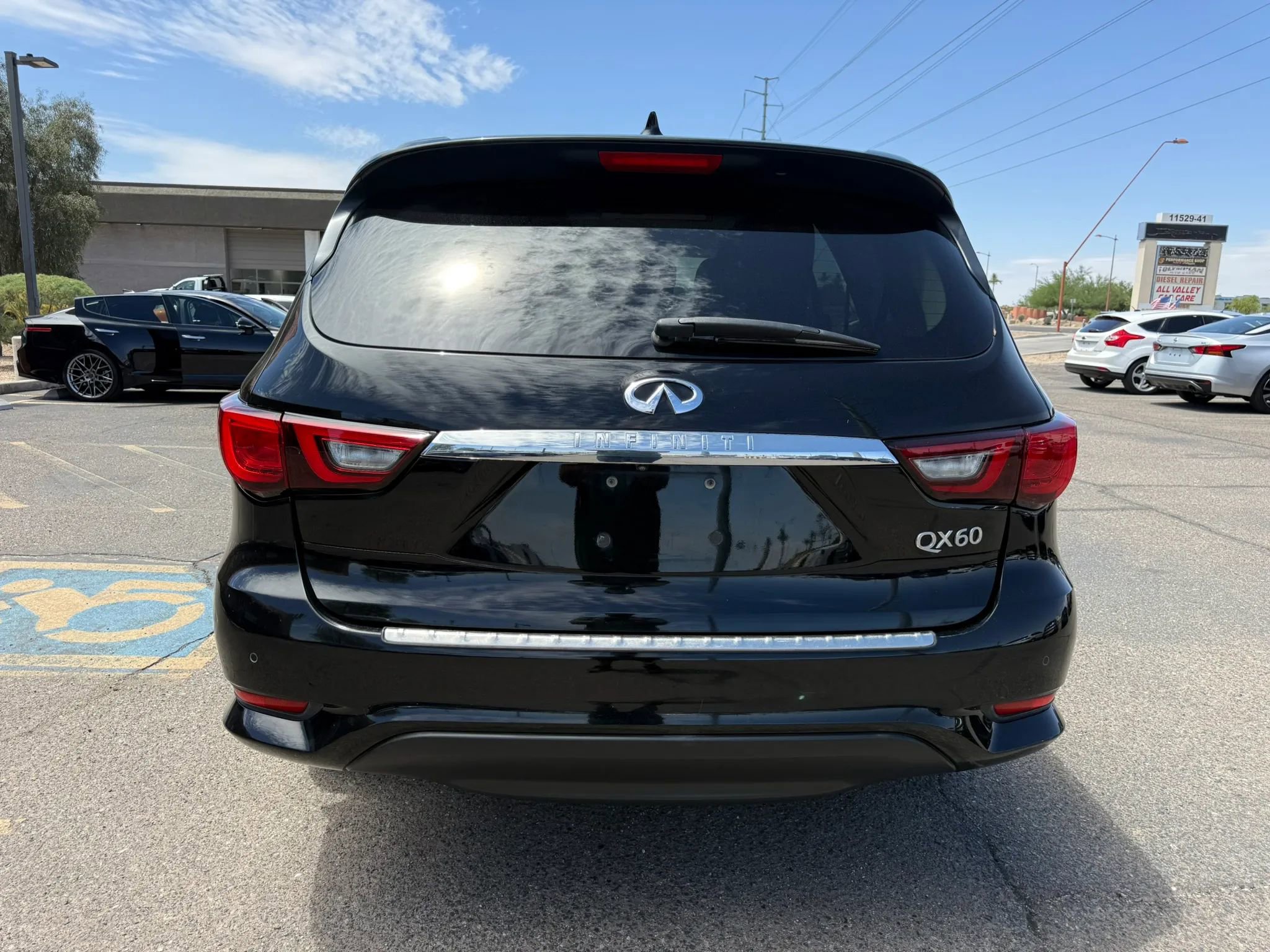Used 2020 INFINITI QX60 Luxe w/ Essential Package FWD image 9