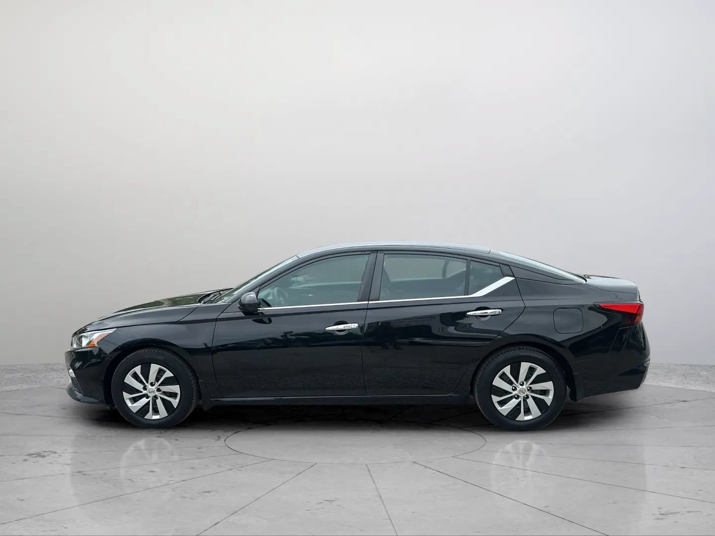 Used 2019 Nissan Altima 2.5 S FWD image 4