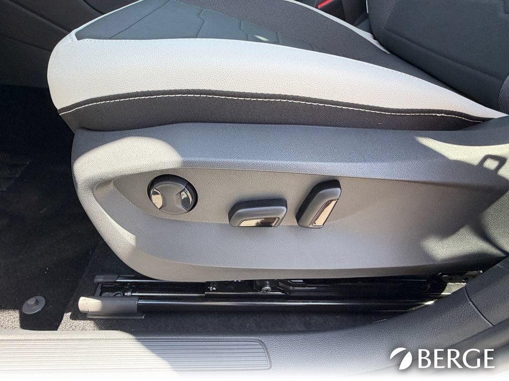 New 2026 Volkswagen Taos SE FWD image 18