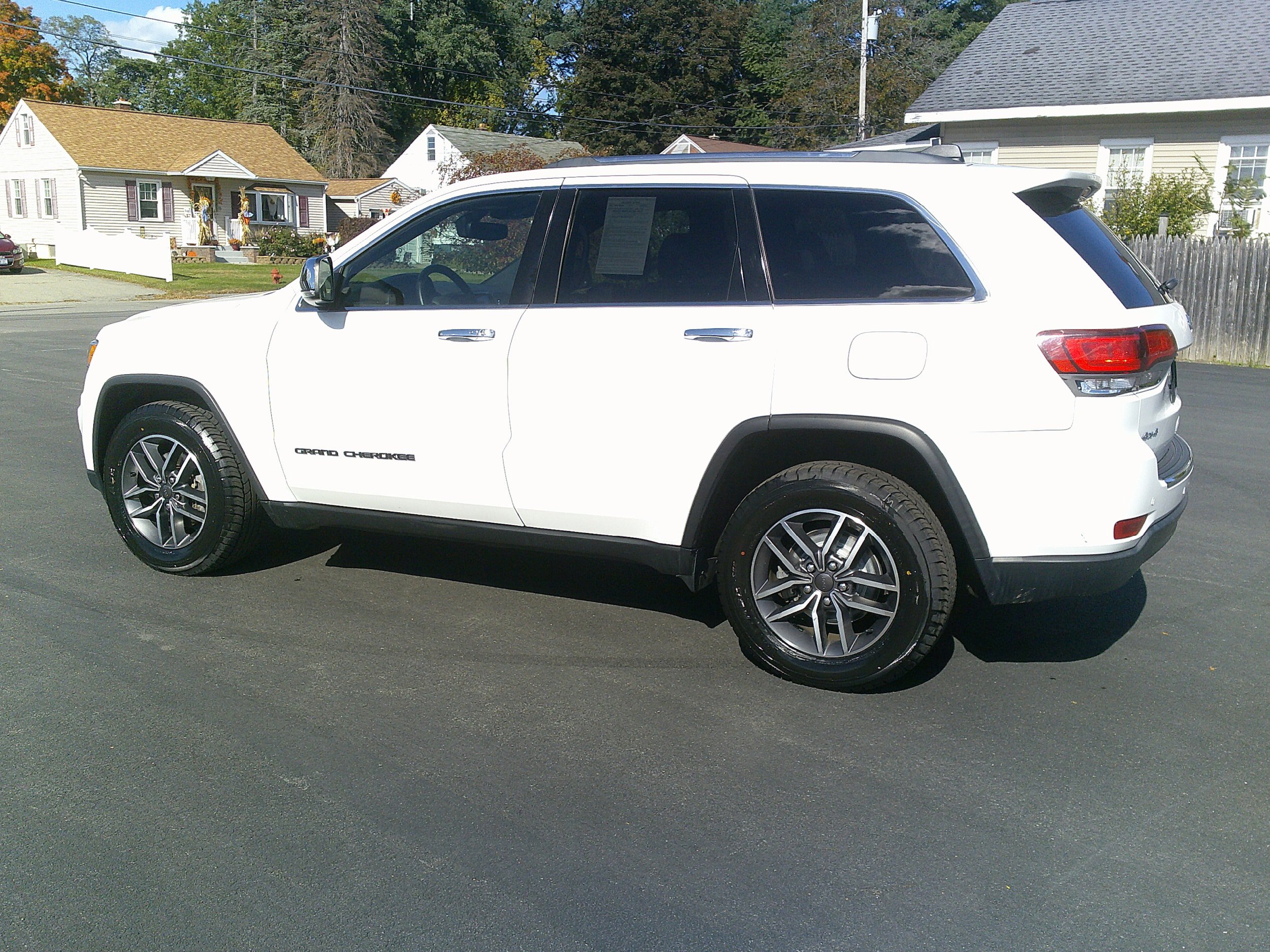 Used 2020 Jeep Grand Cherokee Limited AWD/4WD image 11