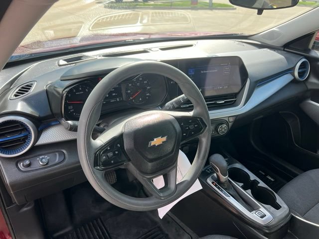 Used 2025 Chevrolet Trax LS w/ LS Convenience Package FWD image 7