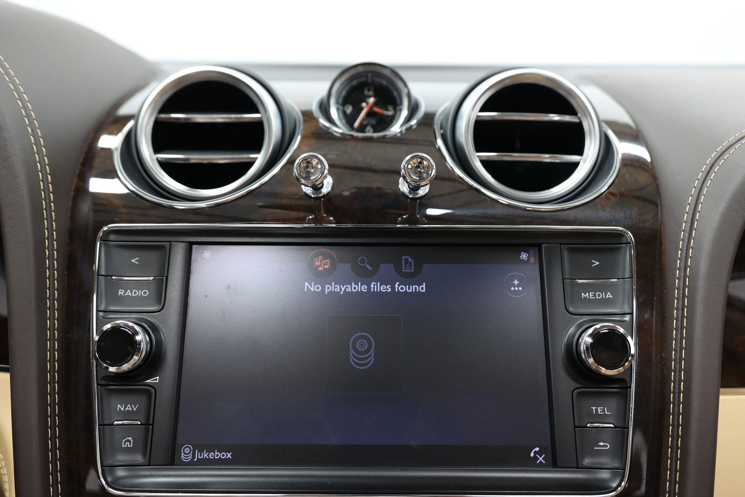 Used 2018 Bentley Bentayga AWD/4WD image 40
