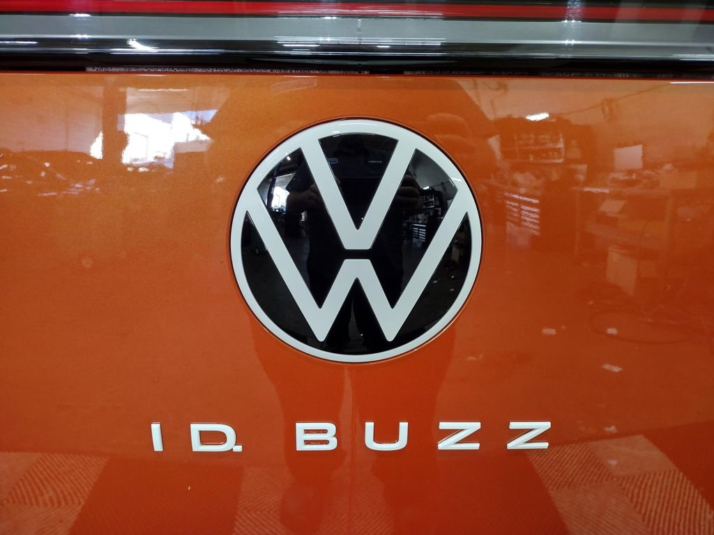 New 2025 Volkswagen ID. Buzz 1st Edition image 16
