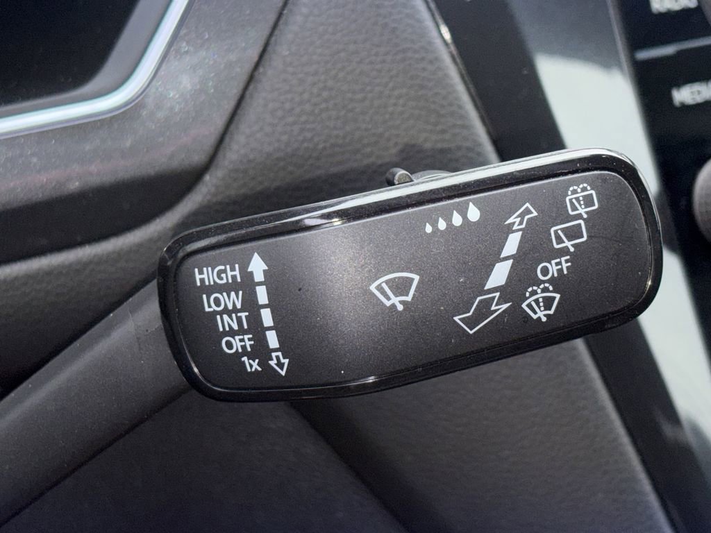 Certified 2022 Volkswagen Tiguan SE R-Line image 14