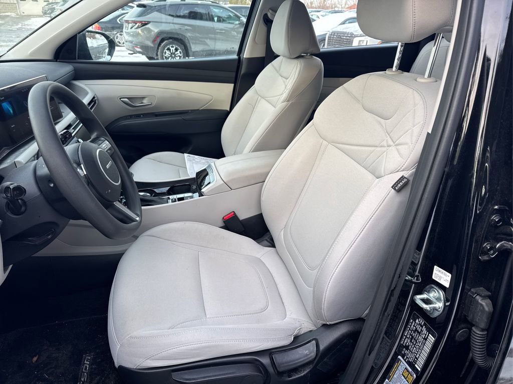 Certified 2025 Hyundai Tucson SE image 26