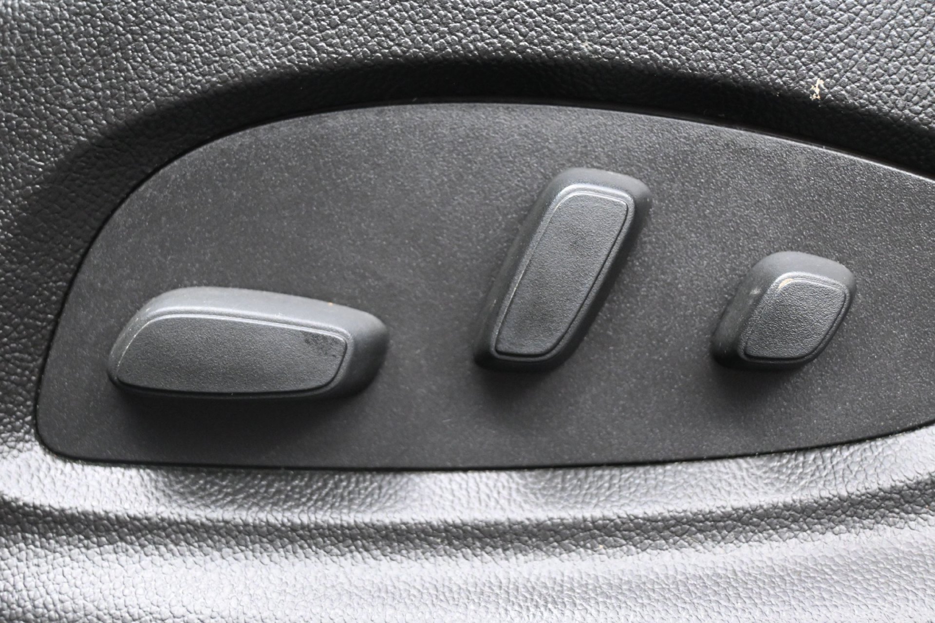 Used 2017 Chevrolet Impala LT FWD image 20