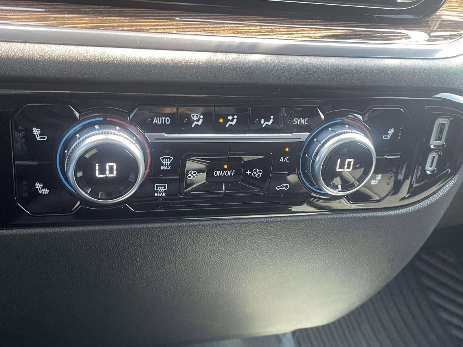 Used 2024 GMC Sierra 1500 Elevation image 21