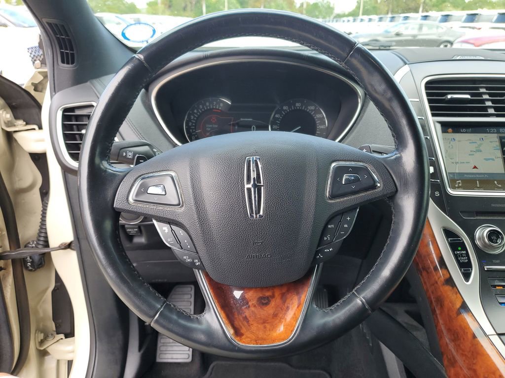 Used 2018 Lincoln MKX Reserve w/ Driver Assistance Package FWD image 22