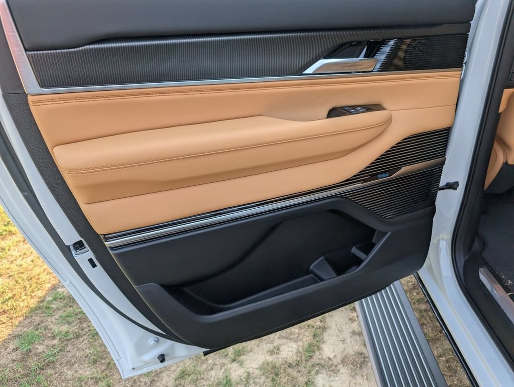 New 2026 Jeep Grand Wagoneer L Summit AWD/4WD image 27