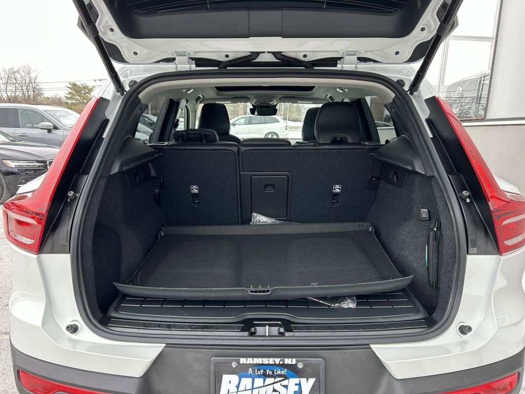 New 2026 Volvo XC40 B5 Plus w/ Protection Package Premier AWD/4WD image 27
