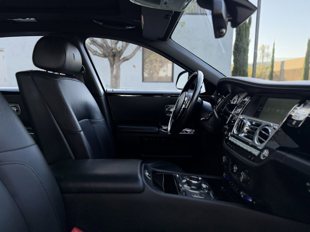 Used 2014 Rolls-Royce Ghost RWD image 35
