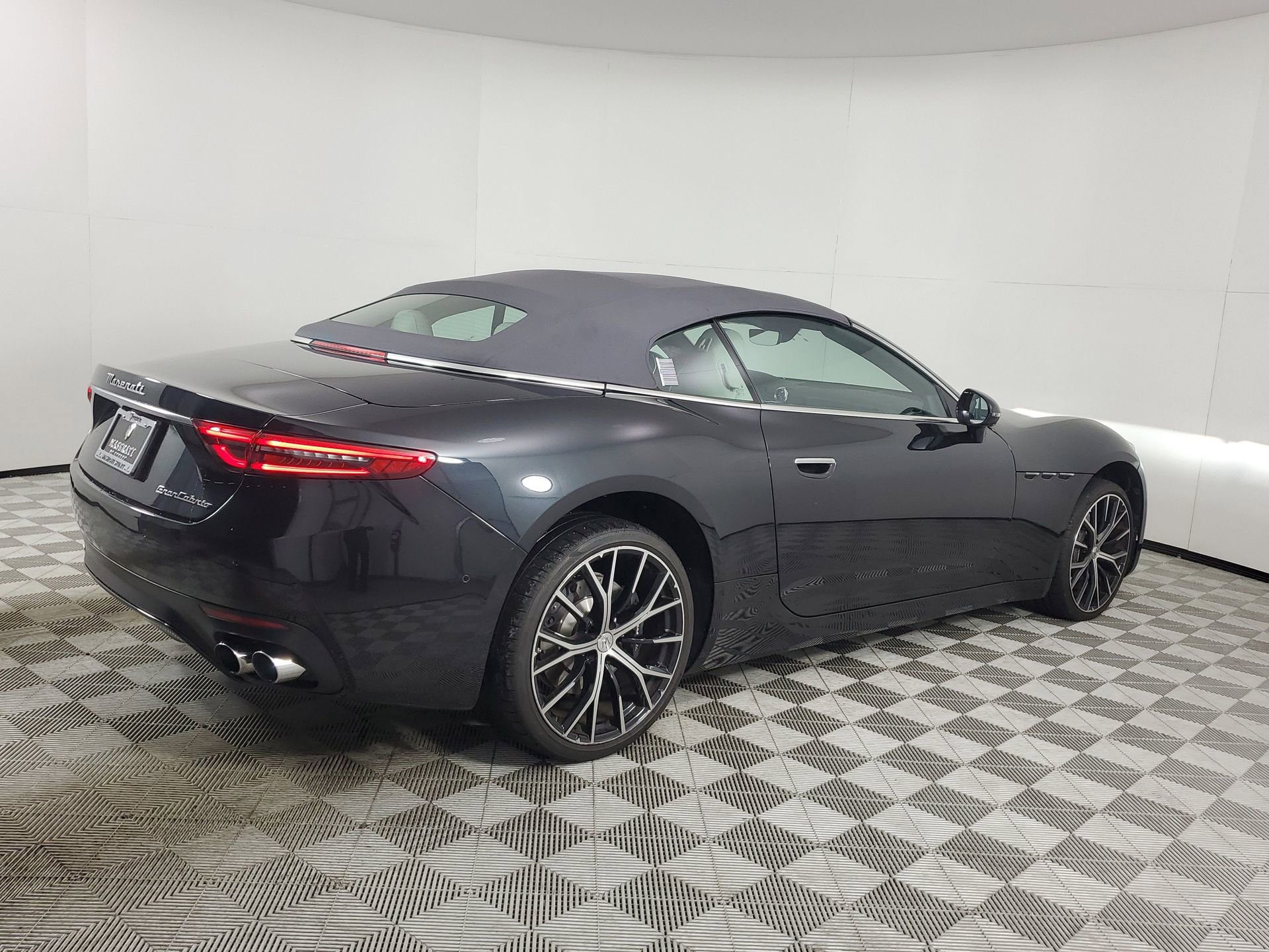 Used 2025 Maserati GranCabrio Modena image 12
