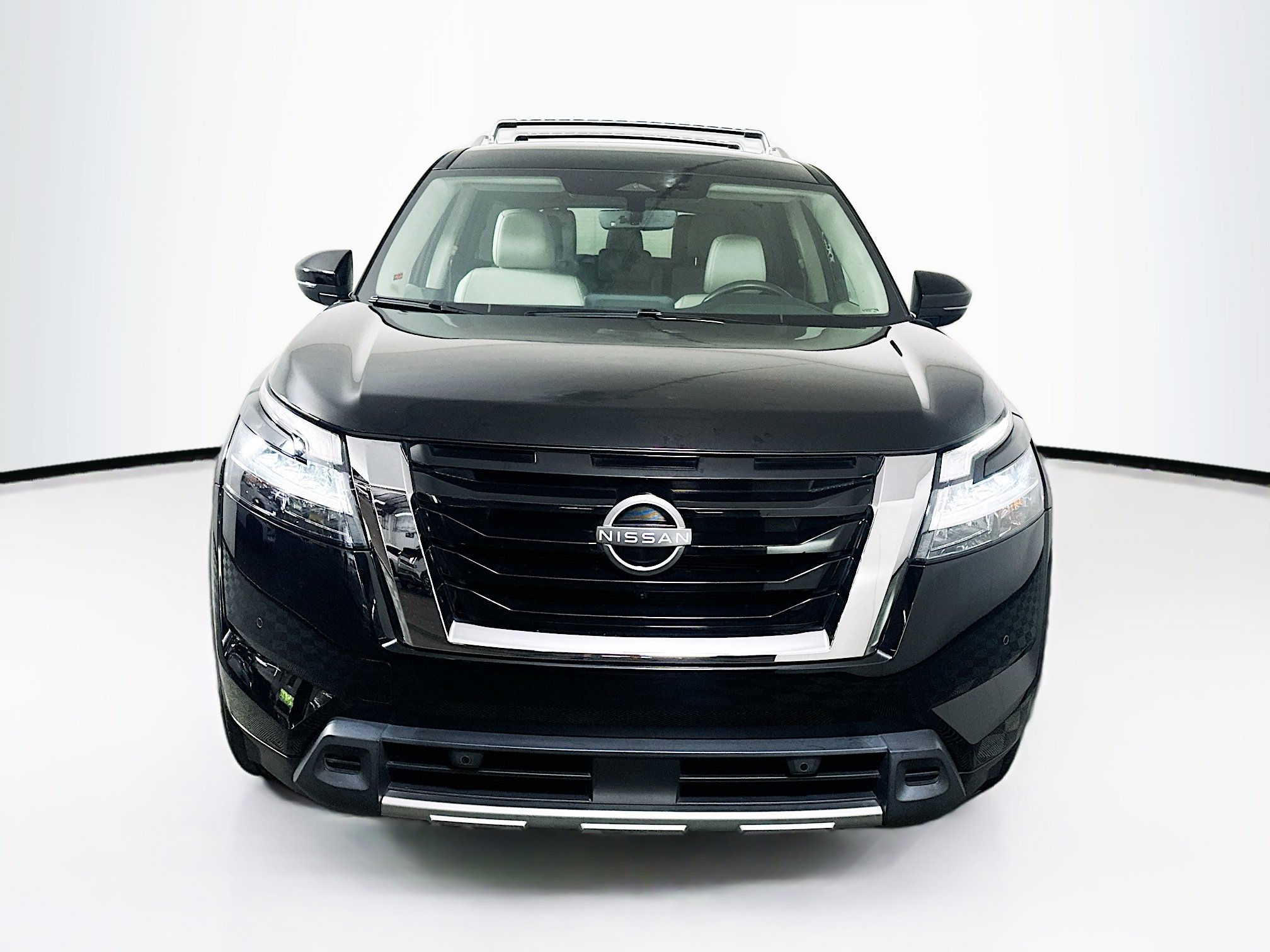 Used 2023 Nissan Pathfinder SL image 2