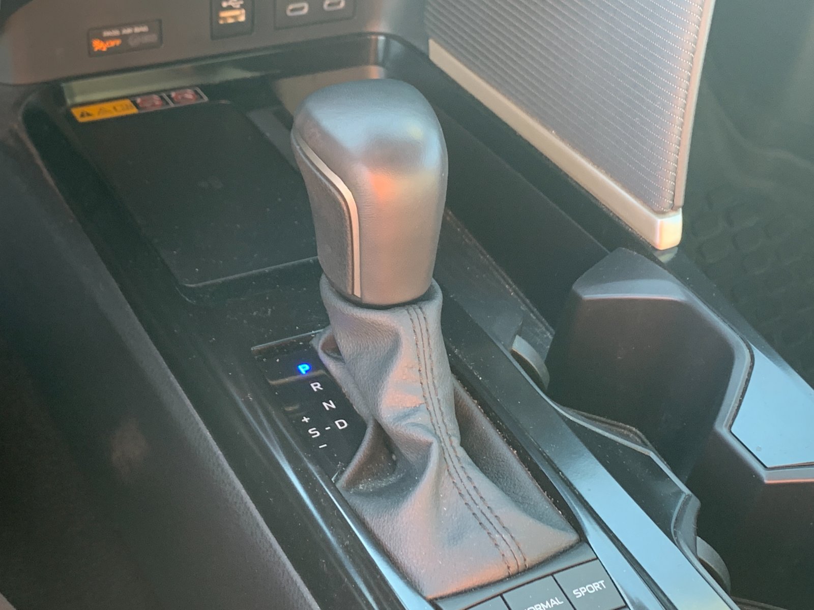 Used 2025 Toyota Camry SE w/ Convenience Package FWD image 25