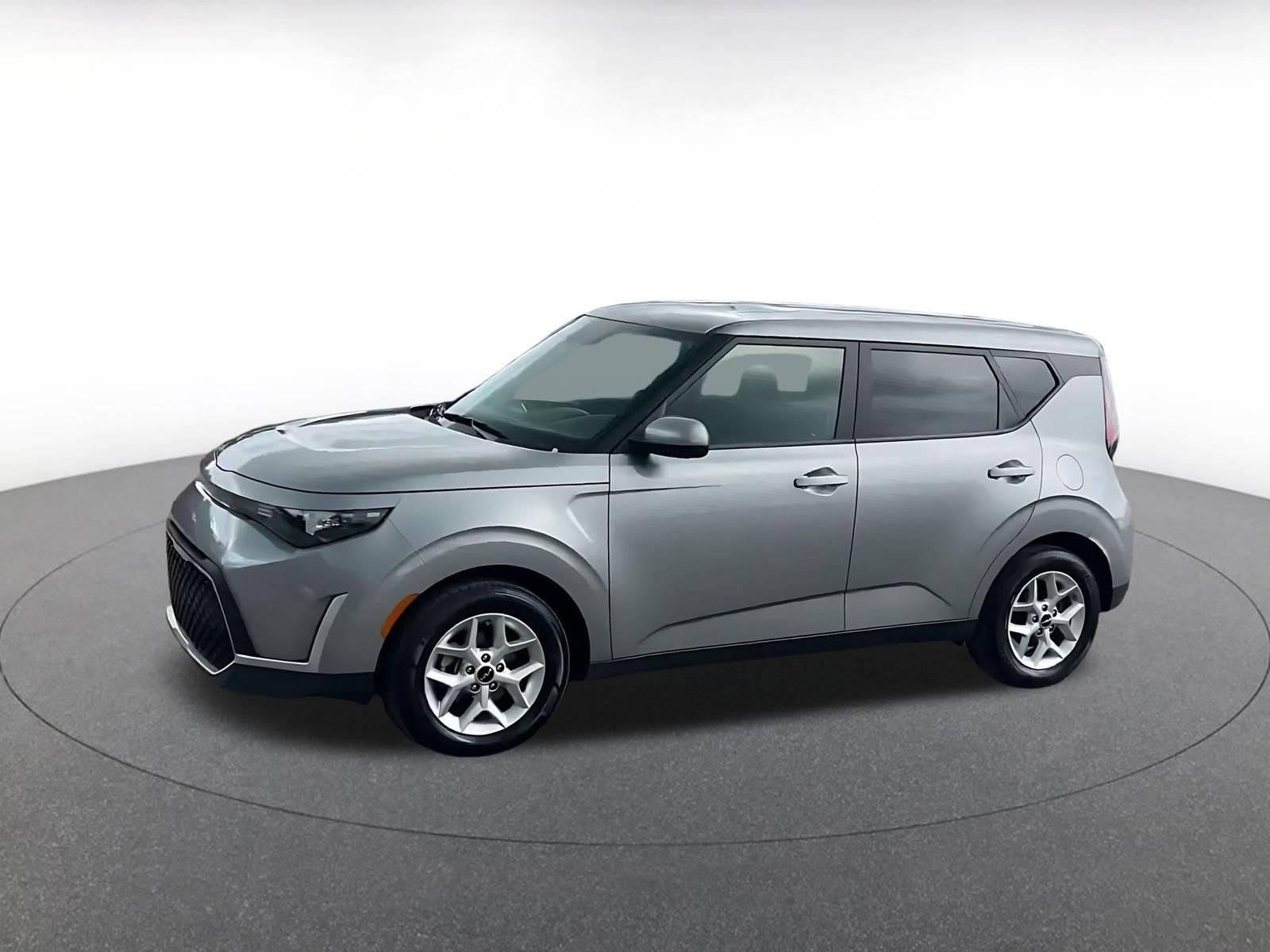 Used 2025 Kia Soul LX w/ LX Technology Package FWD image 8