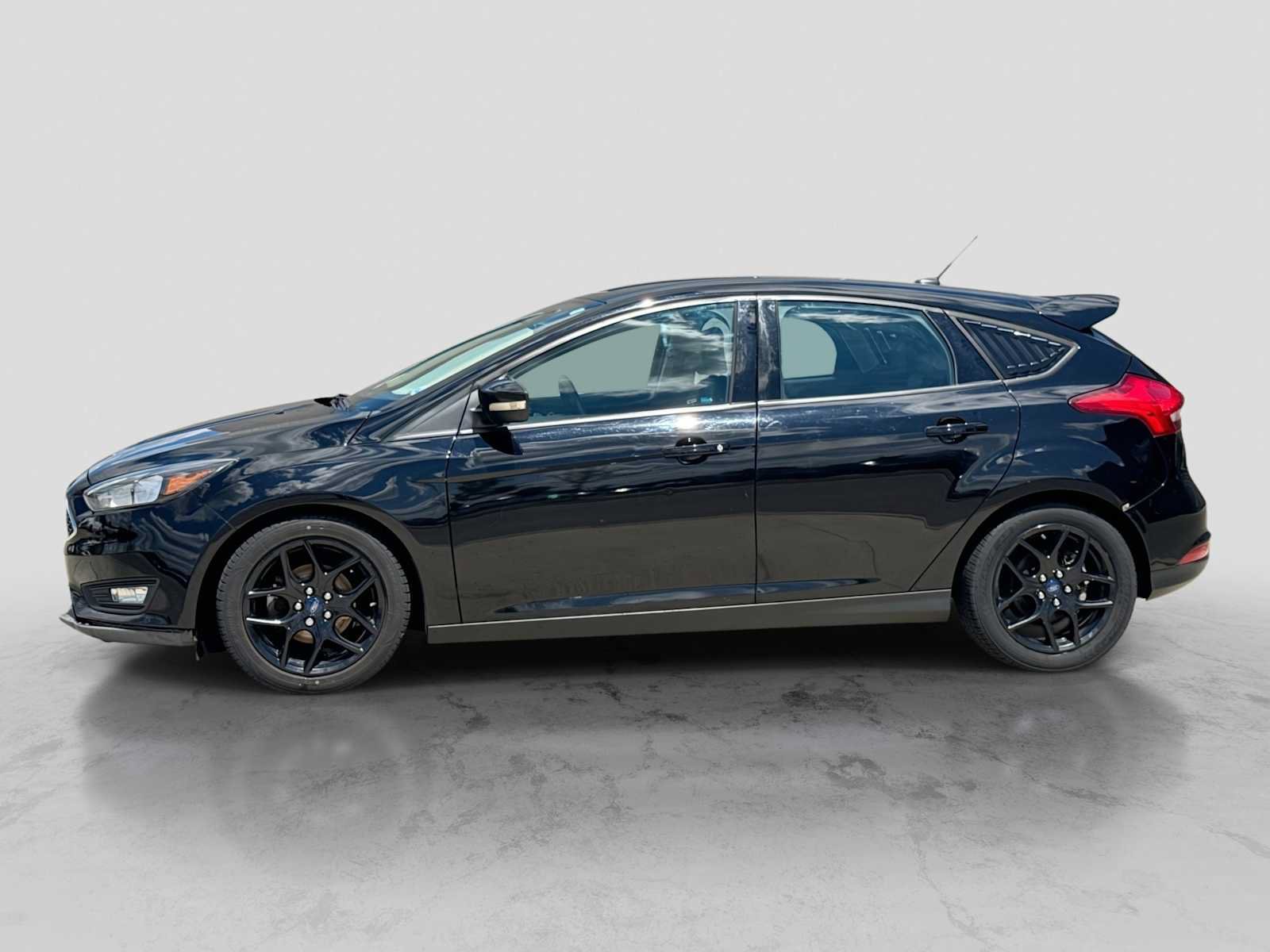 Used 2016 Ford Focus SE w/ Equipment Group 201A FWD image 3