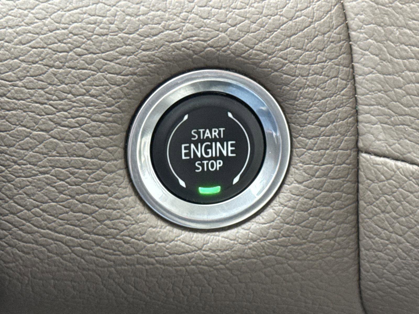 Used 2023 GMC Yukon XL Denali w/ Denali Reserve Package image 28