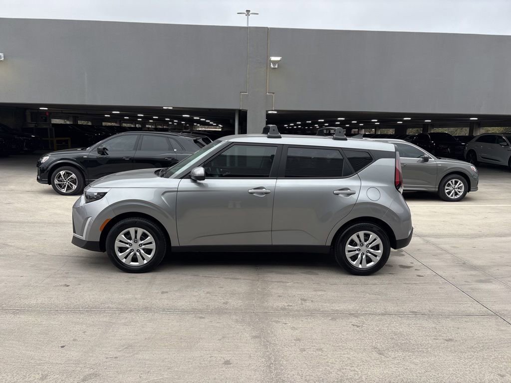 Used 2025 Kia Soul LX image 9