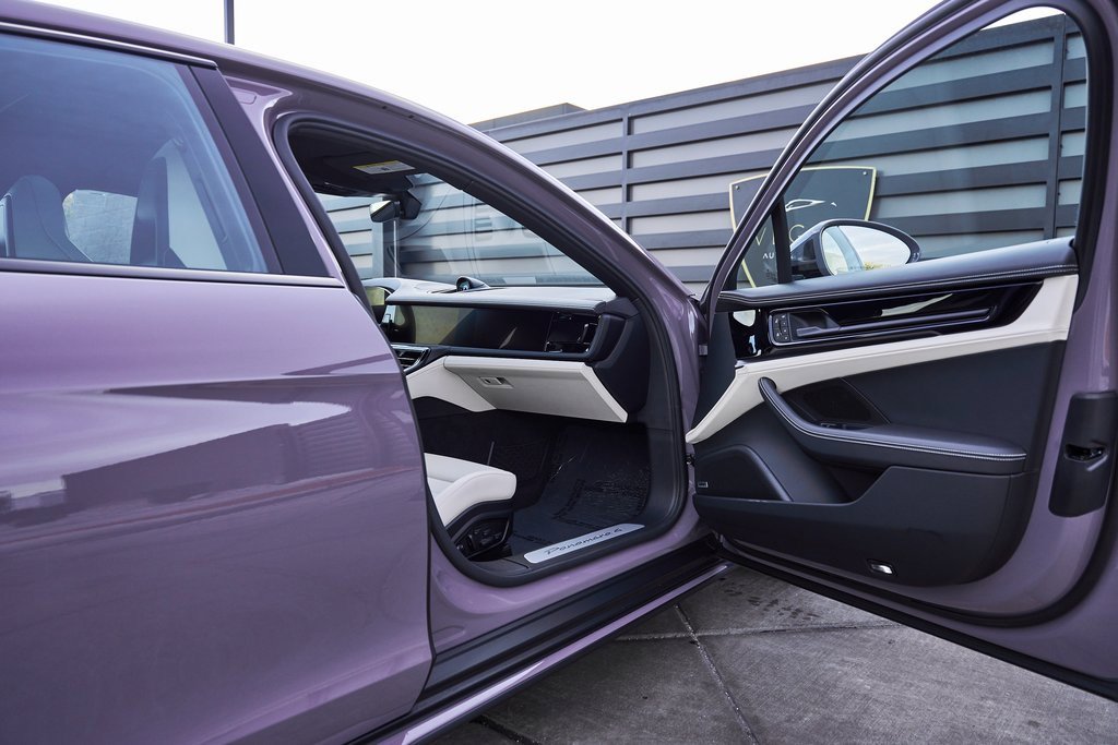 Used 2025 Porsche Panamera 4 w/ Premium Package image 28