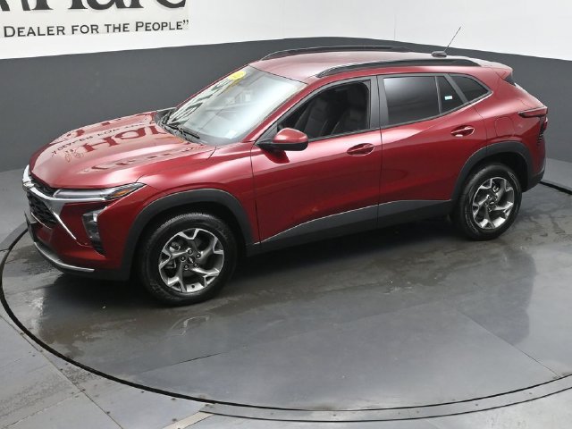 Used 2025 Chevrolet Trax LT FWD image 48