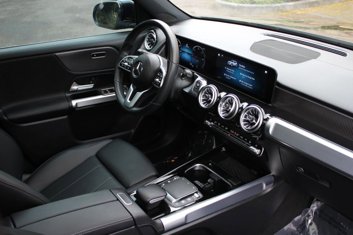 Used 2022 Mercedes-Benz EQB 300 4MATIC image 38