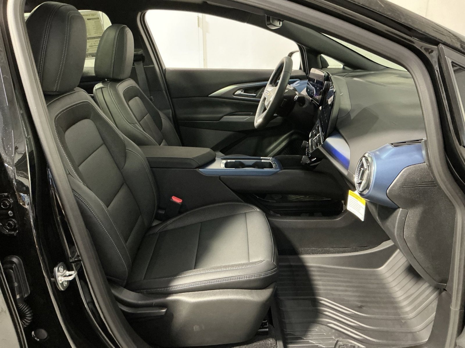 New 2026 Chevrolet Equinox EV LT image 34