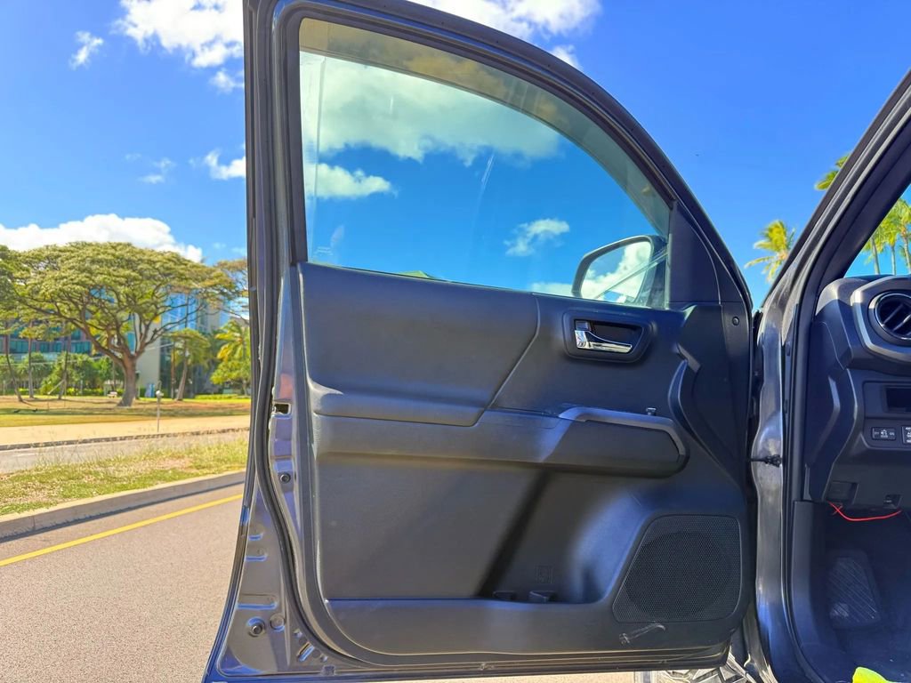 Used 2016 Toyota Tacoma SR5 image 13