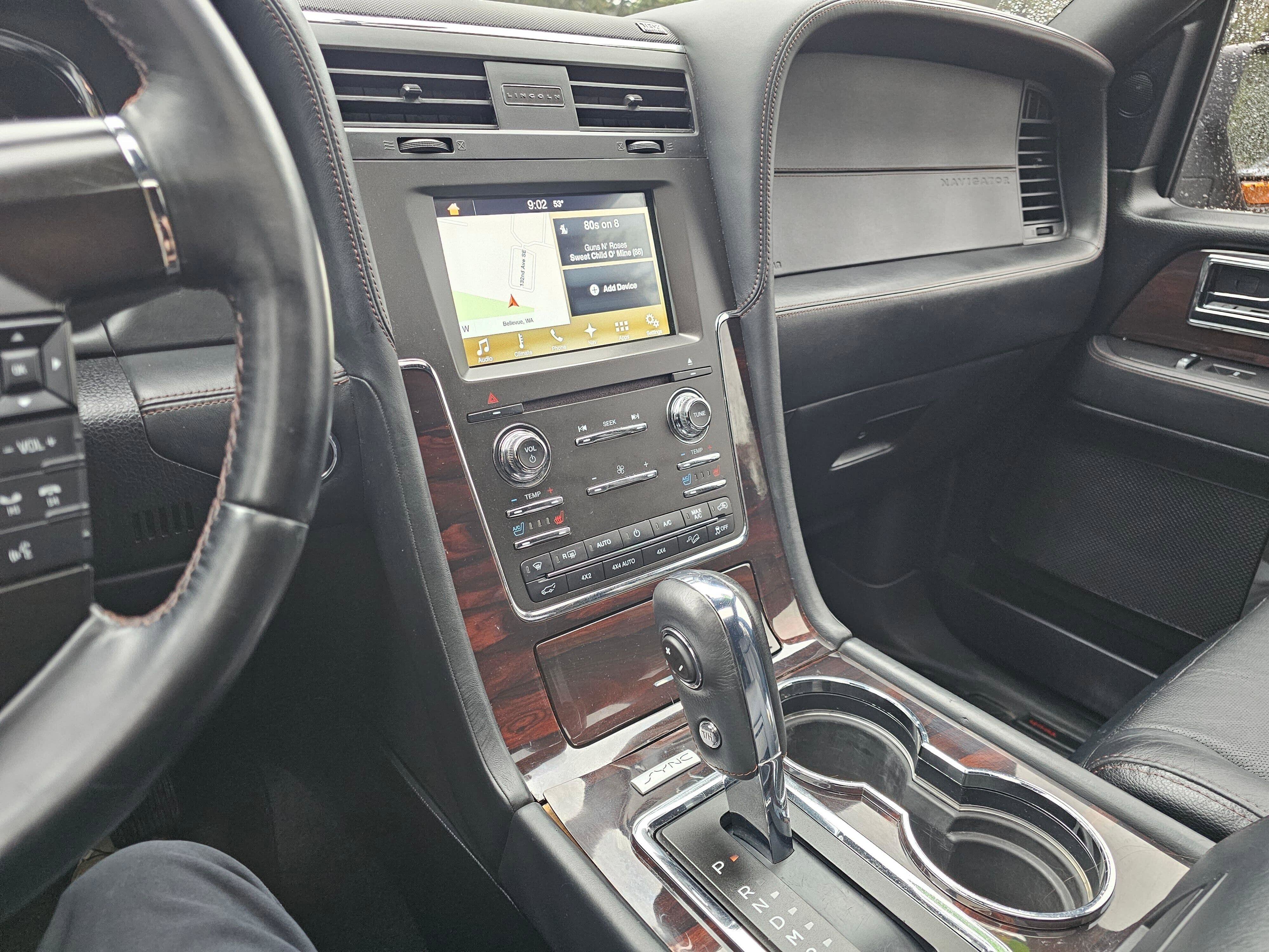 Used 2016 Lincoln Navigator L Reserve image 30