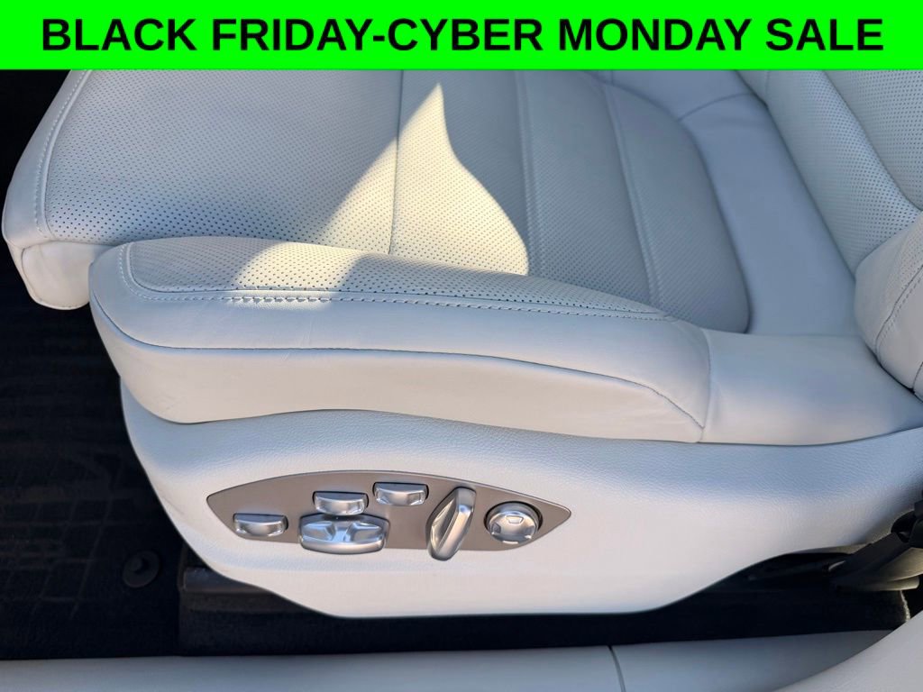 Used 2024 Porsche Macan GTS image 12