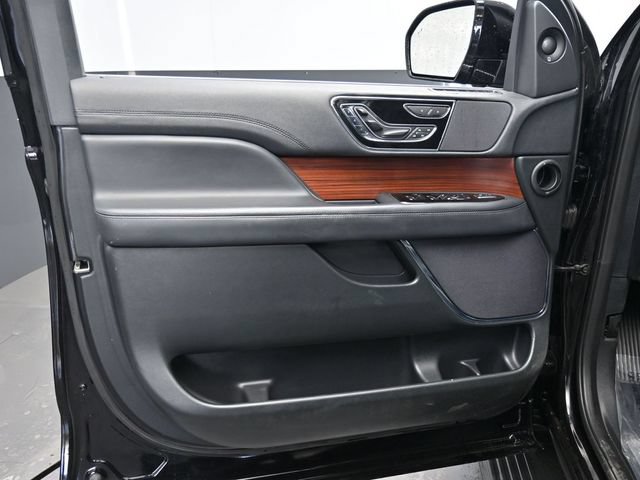 Used 2024 Lincoln Navigator Reserve AWD/4WD image 11