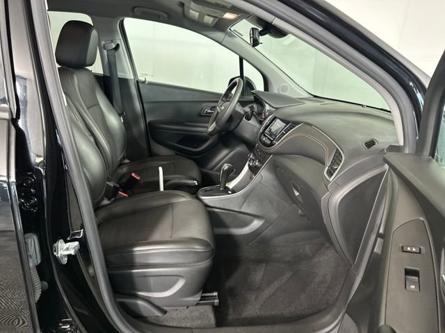 Used 2022 Chevrolet Trax LT w/ LT Convenience Package image 28