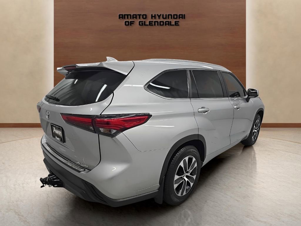 Used 2023 Toyota Highlander Limited image 6