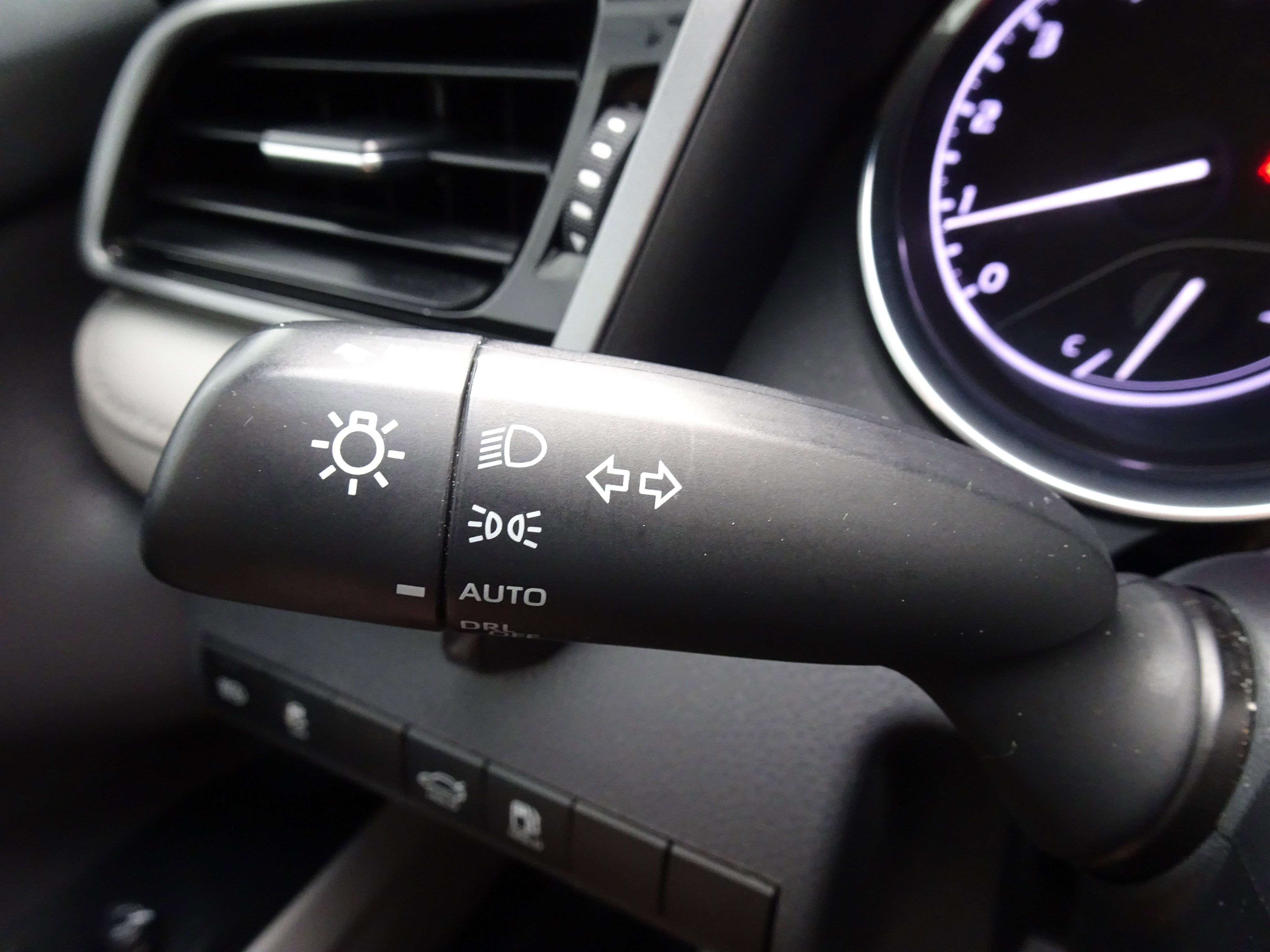 Used 2020 Toyota Camry SE image 26