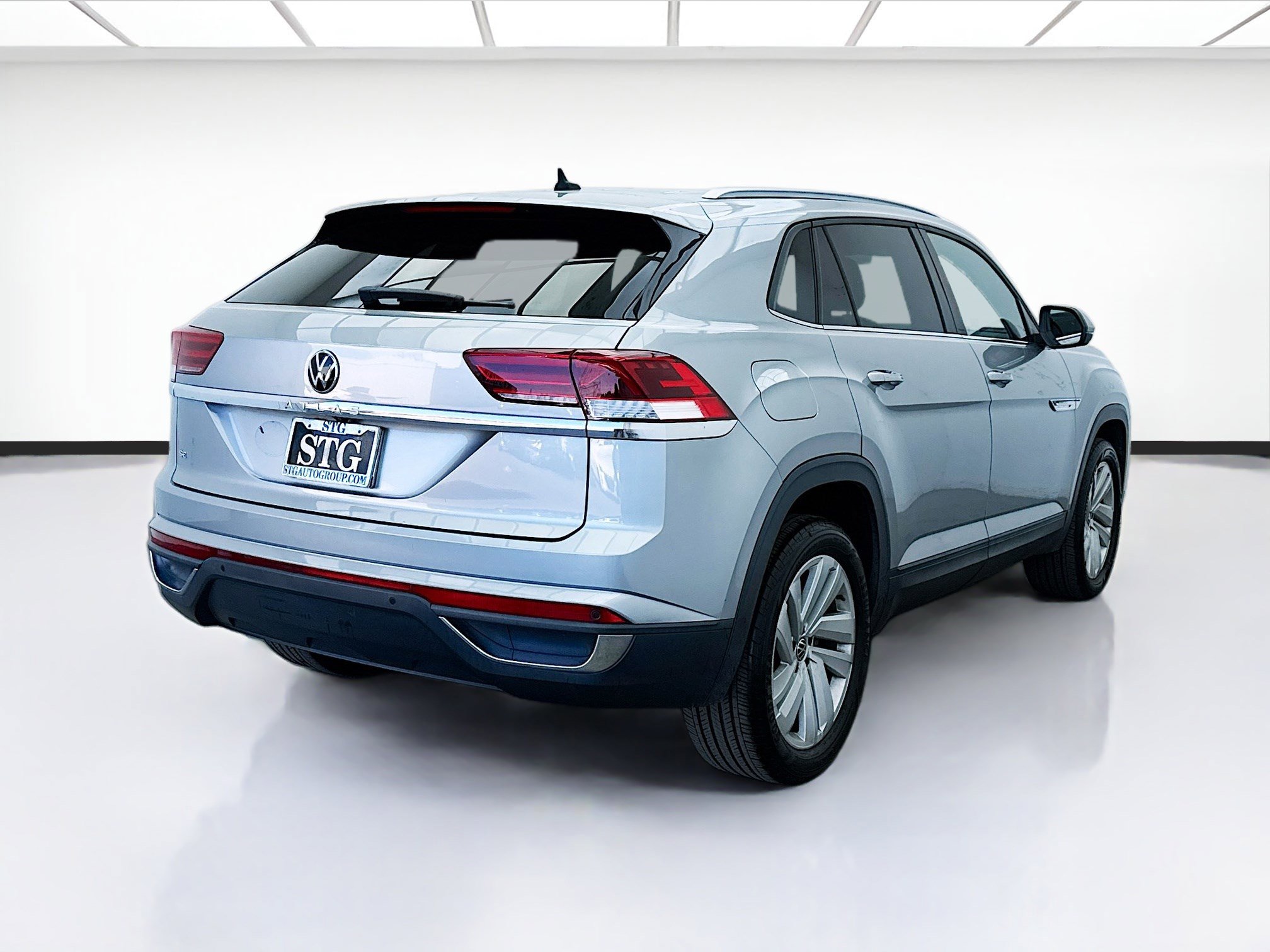 Used 2021 Volkswagen Atlas Cross Sport SE w/ Luggage Net & Mats Package image 4