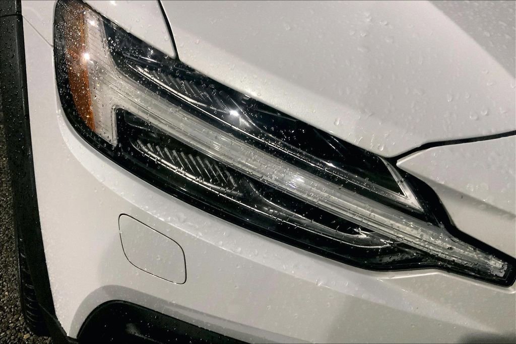 Used 2022 Volvo V60 T5 Cross Country image 27