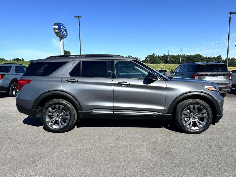 Used 2024 Ford Explorer XLT w/ Equipment Group 202A AWD/4WD image 2