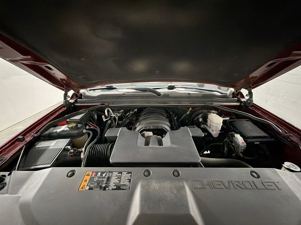 Used 2018 Chevrolet Suburban LT image 30